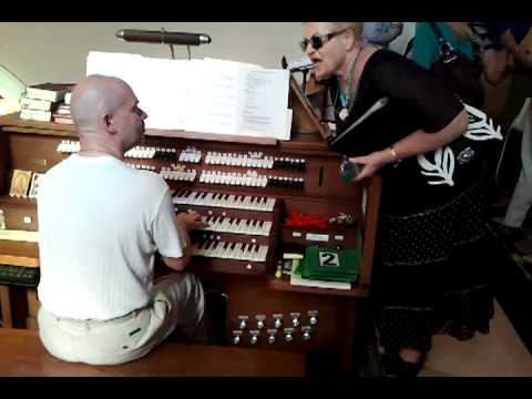Exit music, organ. Improvisation.