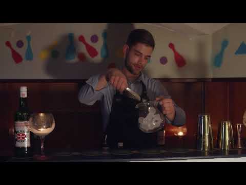 Bloody Mary mit Malteserkreuz Aquavit, Barmixer(in) Bakeeper(in) Ausbildung der BarAkademie Berlin