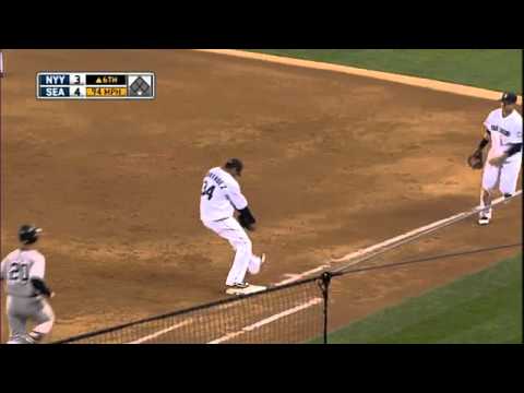 2011/05/28 Smoak's backhand snag