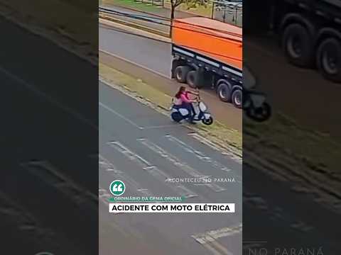 ADOLESCENTE PERDE CONTROLE DE MOTO ELÉTRICA E ESCAPA DE SER ATROPELADA POR CARRETA NO PARANÁ
