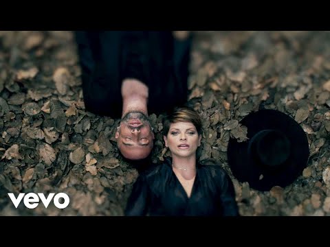 Alessandra Amoroso - Me siento sola ft. Mario Domm (Video Oficial)