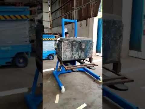 Manual Straddle Stacker