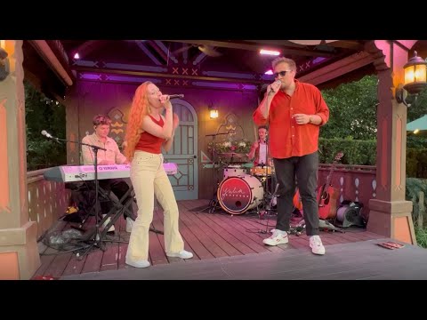 Julia Scheeser & Band at EPCOT (FULL CONCERT)