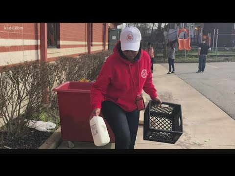 Washington University students team up with Salvation Army to feed seniors shut in due to coronaviru
