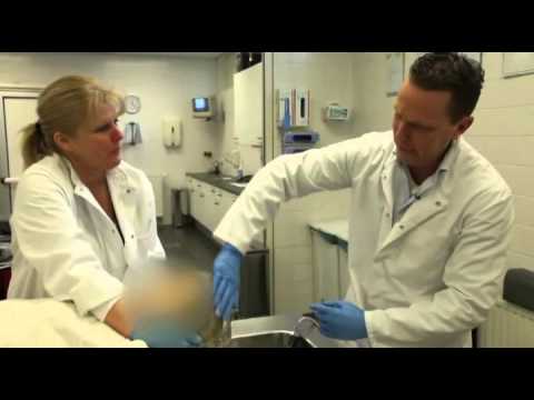 Rob helpt een lichaam verzorgen | Drekwerk