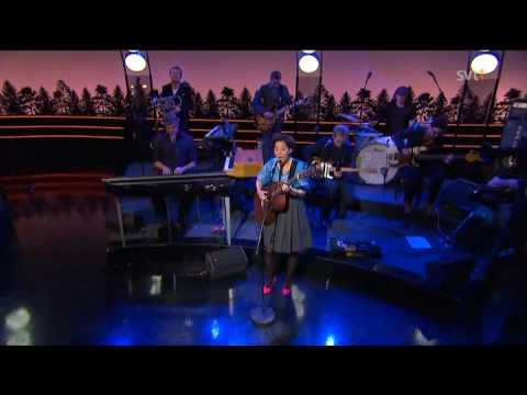 Maia Hirasawa & Augustifamiljen - Tusen Bitar (Live På Spåret 2010)