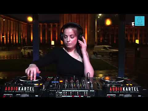 The Blue Oyster: Hexperience / 14.04 / 19 - 20