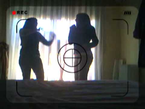 trini y manu desafinando