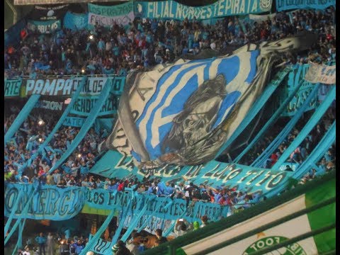 Hincha de Belgrano en Curitiba y bandera Pirata -  Coritiba FC 1 x 2 CA Belgrano