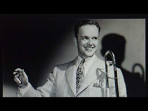 Will Bradley and his Orchestra, v./Ray McKinley:  "Chicken Gumboog(ie)"  (1941)