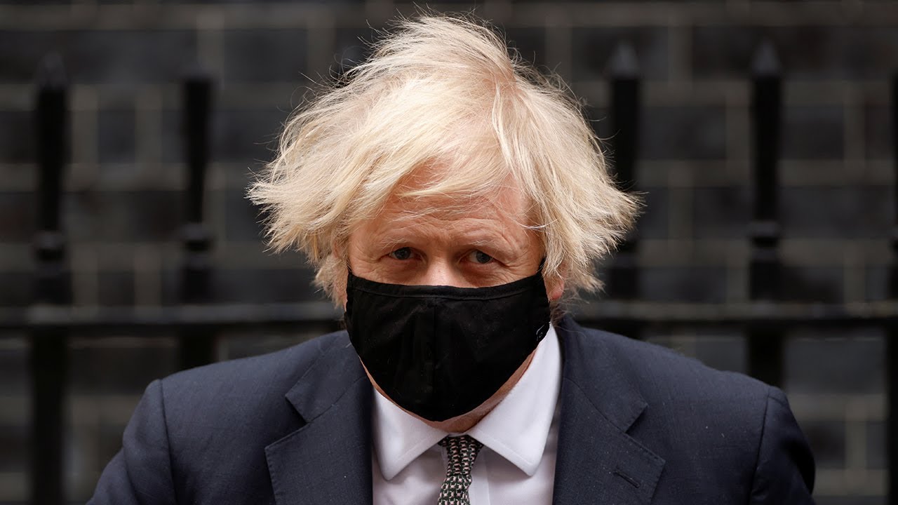 Boris Johnson sugeruje, że Wielka Brytania może podjąć odwet, jeśli UE ograniczy eksport szczepionek