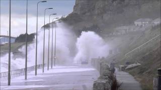 preview picture of video 'Cars Caught in Storm on Colwyn Bay Promenade'