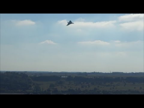 Vulcan Xh558 Over Bomber command Spire & pratice over Scampton 02.10.2015