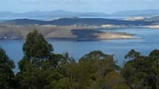 preview picture of video 'Hobart from Mt Nelson Signal Station'
