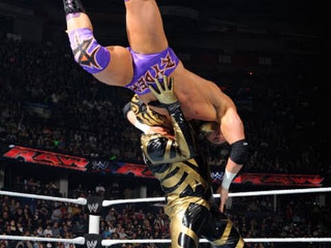 Raw: Goldust vs. Zack Ryder