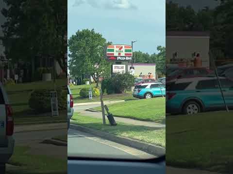 Prince William county police and Virginia state police at an Abduction at 7-11 #police #emergency