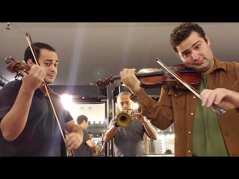 É BOM LOUVAR AO CRIADOR.