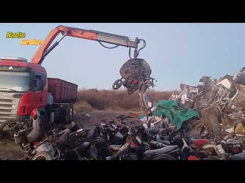 Villa Huidobro Cba.  - Operativo de compactación y descarte de motocicletas secuestradas