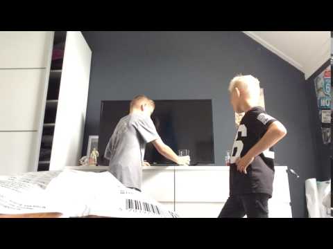 Spiser stærke chips😂😂