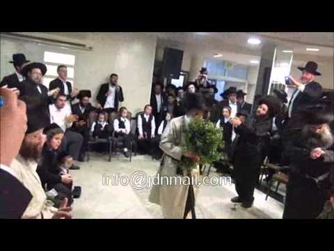 Wedding of an Einikel Of The 'Mekubal' Rabbi Gamliel Rabinowitz - Shevat5775