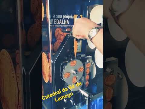A máquina que esmaga moedas e te dá uma medalinha. #shorts #portugal