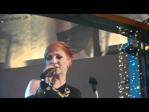 Ania Wyszkoni - Z ciszą pośród czterech ścian (04.12.2011 r. Gliwice koncert akustyczny)