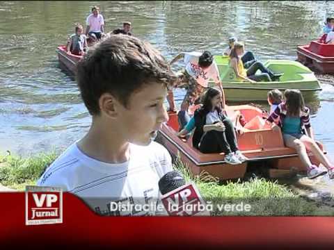 Distracție la iarbă verde