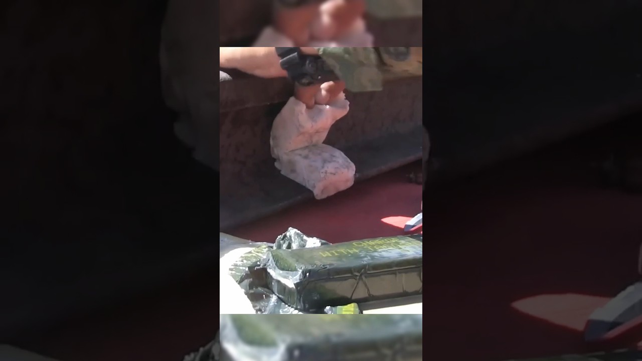 Why C4 Feels Like Play-Dough #ScienceFacts #MaterialsScience #HistoryMysteries