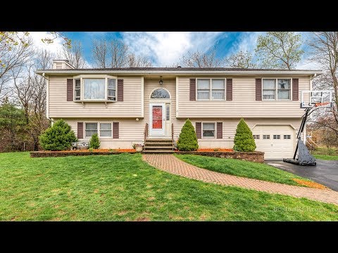 12 Cherokee Lane, Wilmington MA - Katie Billingsley - Tel: 617 823 9358