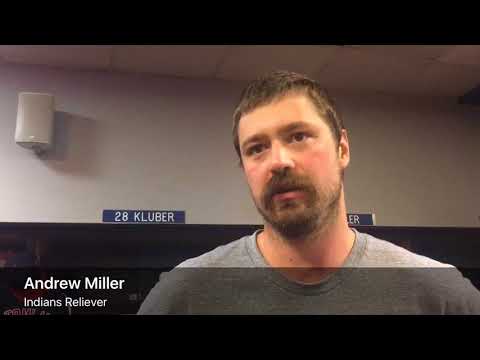 Andrew Miller re-aggravates knee, leaves Monday's game