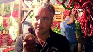 preview picture of video 'Chocolate Bhut Jolokia Eating at Diamante Peperoncino Chili Festival'
