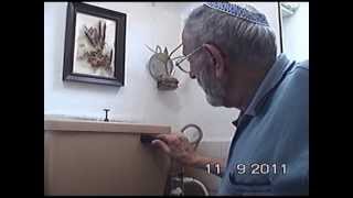 לחצן ויסות לירידת המים בשירותים.wmv (ידידנו היקר משה רצון ז"ל) - התמונה מוצגת ישירות מתוך אתר האינטרנט יוטיוב. זכויות היוצרים בתמונה שייכות ליוצרה. קישור קרדיט למקור התוכן נמצא בתוך דף הסרטון