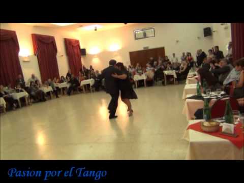  María del Carmen Romero  and  Jorge Dispari  are  dancing  to  the  milonga  "  Petroleo  "