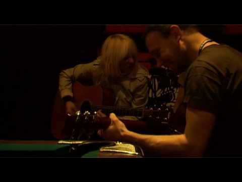 Bedroomdisco TV: The Joy Formidable - "Austere" & "Whirring" acoustic (03.03.10)