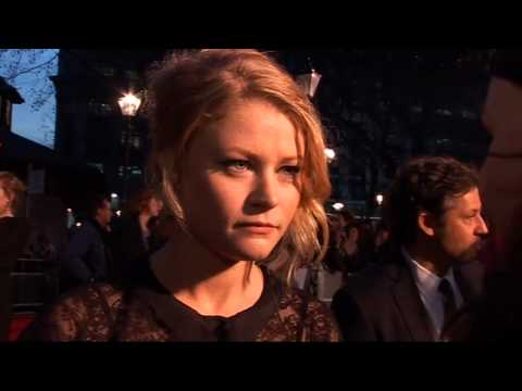 Emilie De Ravin on Pattinson-mania & Lost