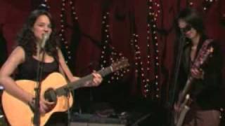 Norah Jones - Little Room (live for VH1)