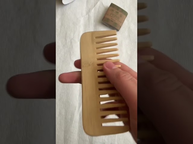 Vídeo relacionado con Juego de 3 Cepillos de Bambú Natural, Bambú de bosques sostenibles, Diseño Antiestático con 3 Formas (Cuadrado/Ovalado/Mini) - Para Cabello Seco/Ondulado/Sensible - Unisex