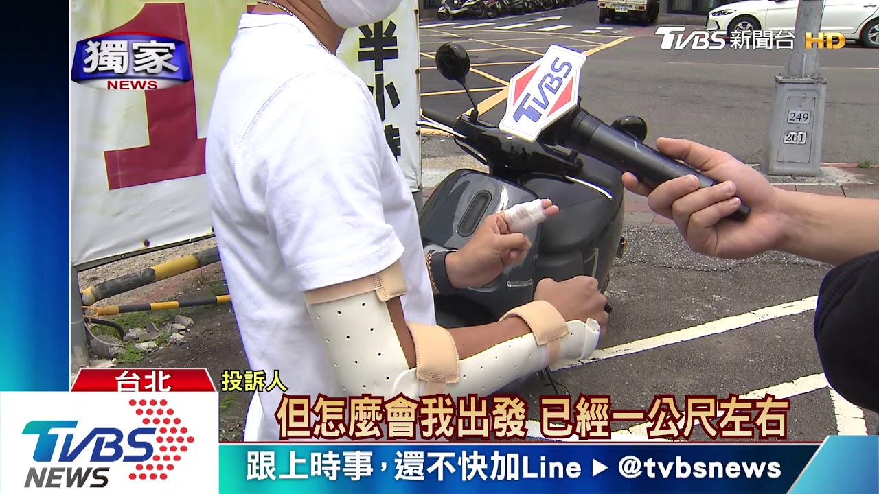 電動車發動上路竟「鎖龍頭」 女重摔「骨折」
