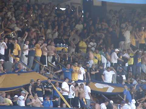 "Vayas donde vayas voy a ir - LaMitadMas1 Apertura 2009 Boca 3 Chacarita" Barra: La 12 • Club: Boca Juniors
