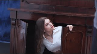 Edmund E Lucy Lyrics English Translation