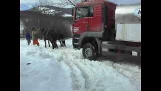 preview picture of video 'Konji izvlace mljekaru u Krnjeusi'