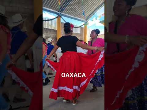 "Vamos a bailar" en la fiesta de San Agustín Tlacotepec, Tlaxiaco, Oaxaca #mx #viral