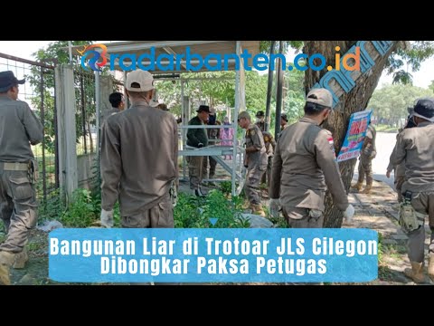 Bangunan Liar di Trotoar JLS Cilegon Dibongkar Paksa Petugas