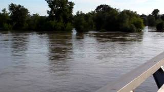preview picture of video 'Powódź - widok z mostu w Annopolu 6.06.2010'