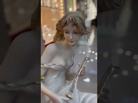 Скульптура "Девушка играющая на мандолине" 30 см