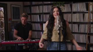 Lauren Spencer Smith – Never Been In Love (Official Acoustic Video)