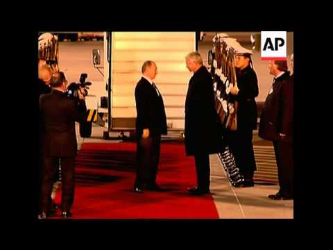 Russian President Putin and German Chancellor Angela Merkel hold summit