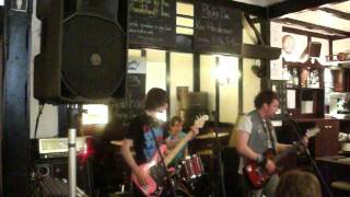 Manic Romance - Sick to My Back Teeth (Live @ The Wheatsheaf Inn, Kirkcaldy, 06/05/12)