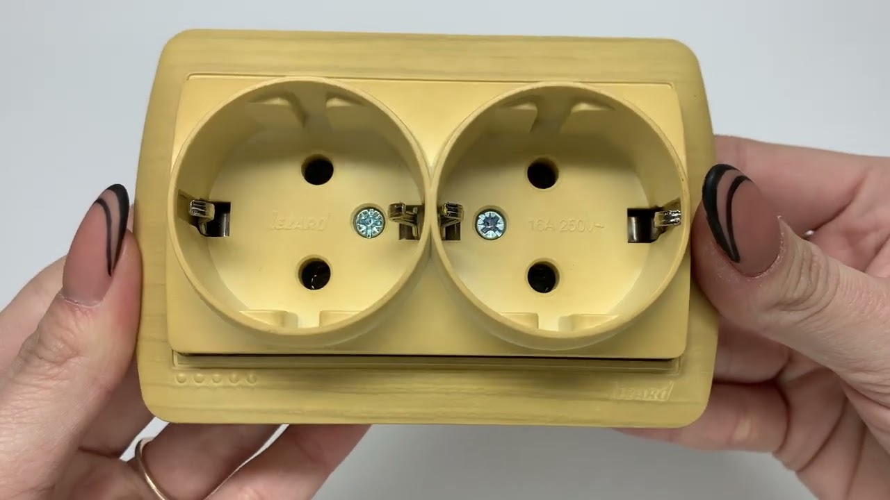 Розетка накладная двухместная с/з LEZARD Demet клен IP20 711-4700-127