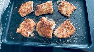 Auf Teppanyaki Grillplatte Schnitzel braten auf Induktionskochfeld